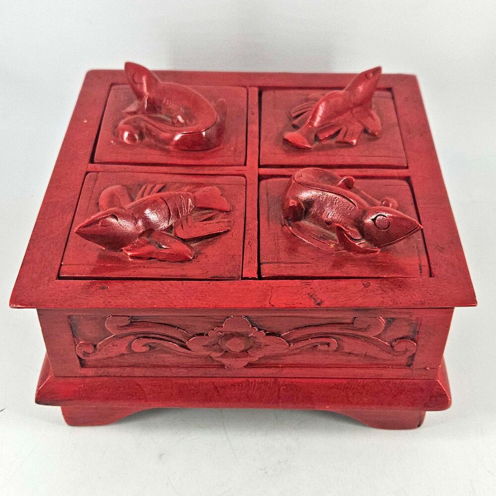 Vintage hand carved Wood folk art divided box w lizard gecko lobster detail